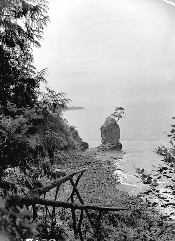 Douk Beach, 1940. Now called prospect point in Stanley Park.